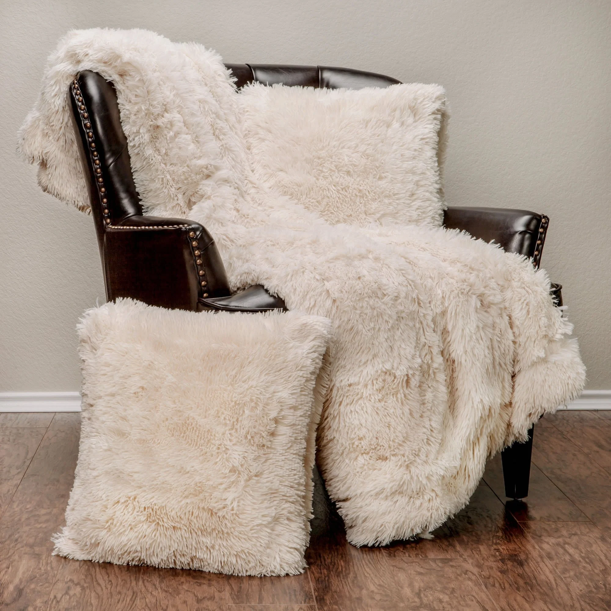 d7bdc47da4449191278c25693e143d78c967fe836206ccddb408415bc4c248a8.webp Solid Long Fur Throw & Pillow Cover Set - Image 1