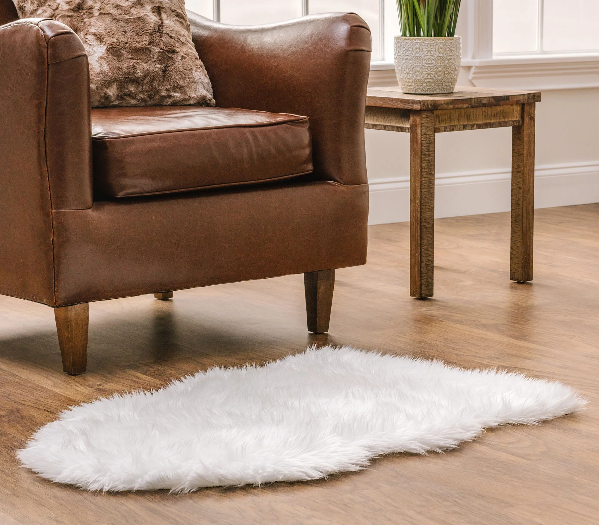 df8c92f6841382dfdf4e637bfdf2439ff68de63ff6ba88e3d7b32dfb63da6434.webp Fur Rug - Image 1